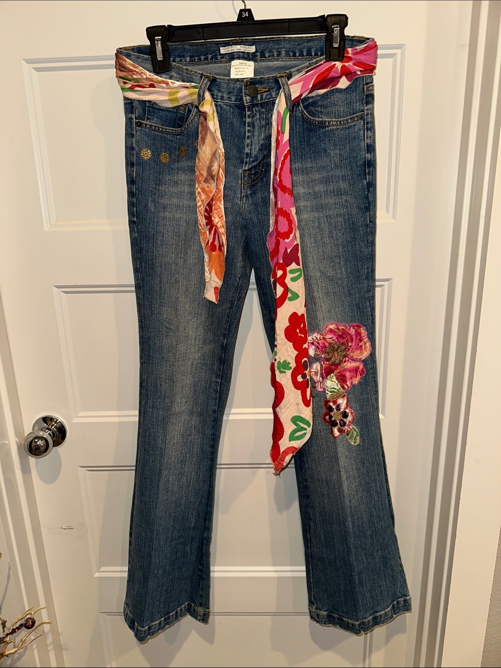 Alberto Makali Embellished Women’s Blue Jeans with Floral Applique - Picture 2 of 7
